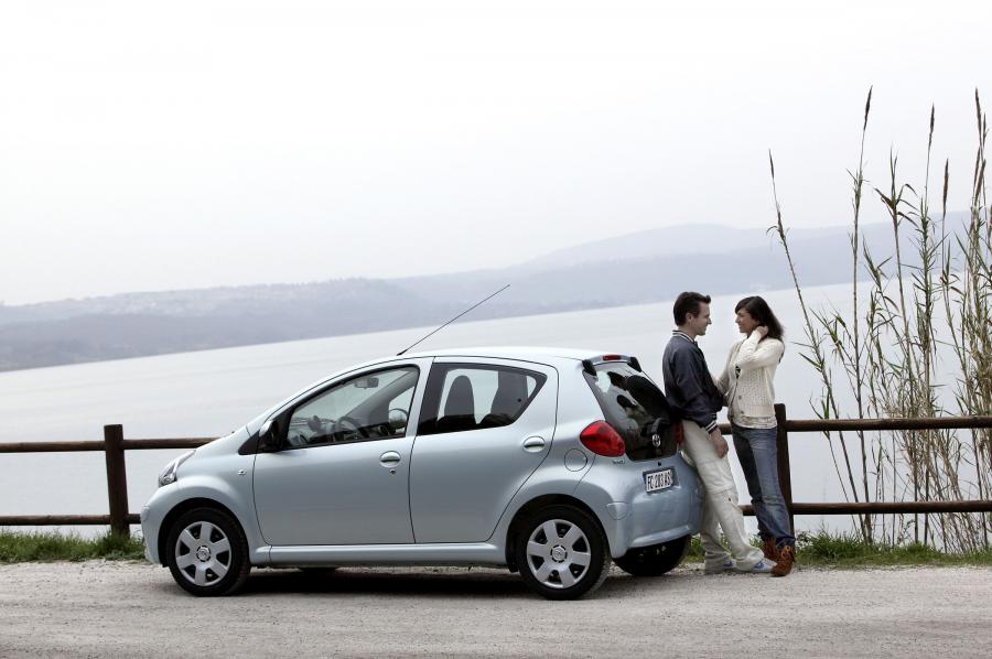  Toyota Aygo 2005 года  (фото 60 из 102)